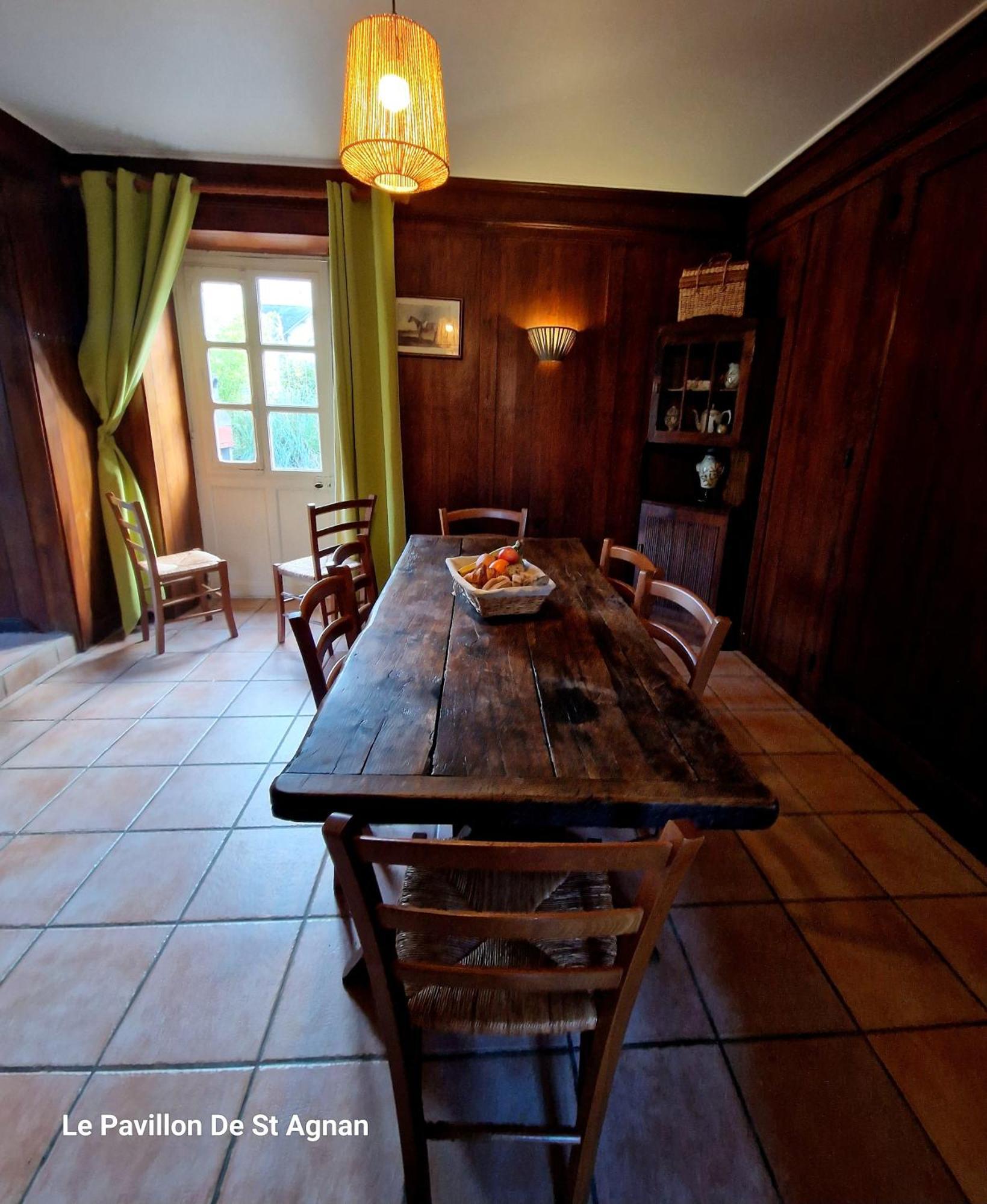 Le Pavillon De St Agnan Hotell Hautefort Exteriör bild