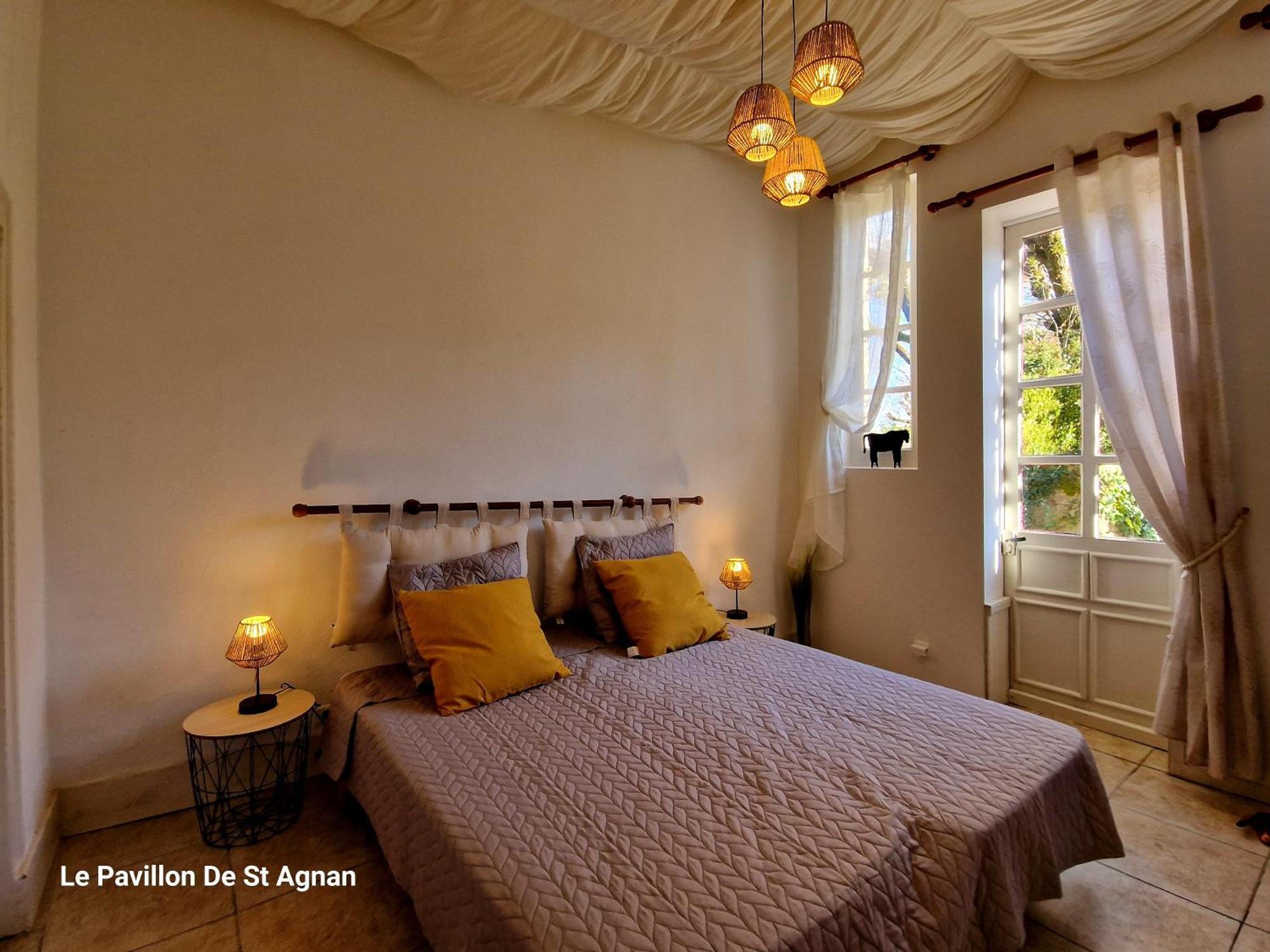 Le Pavillon De St Agnan Hotell Hautefort Exteriör bild