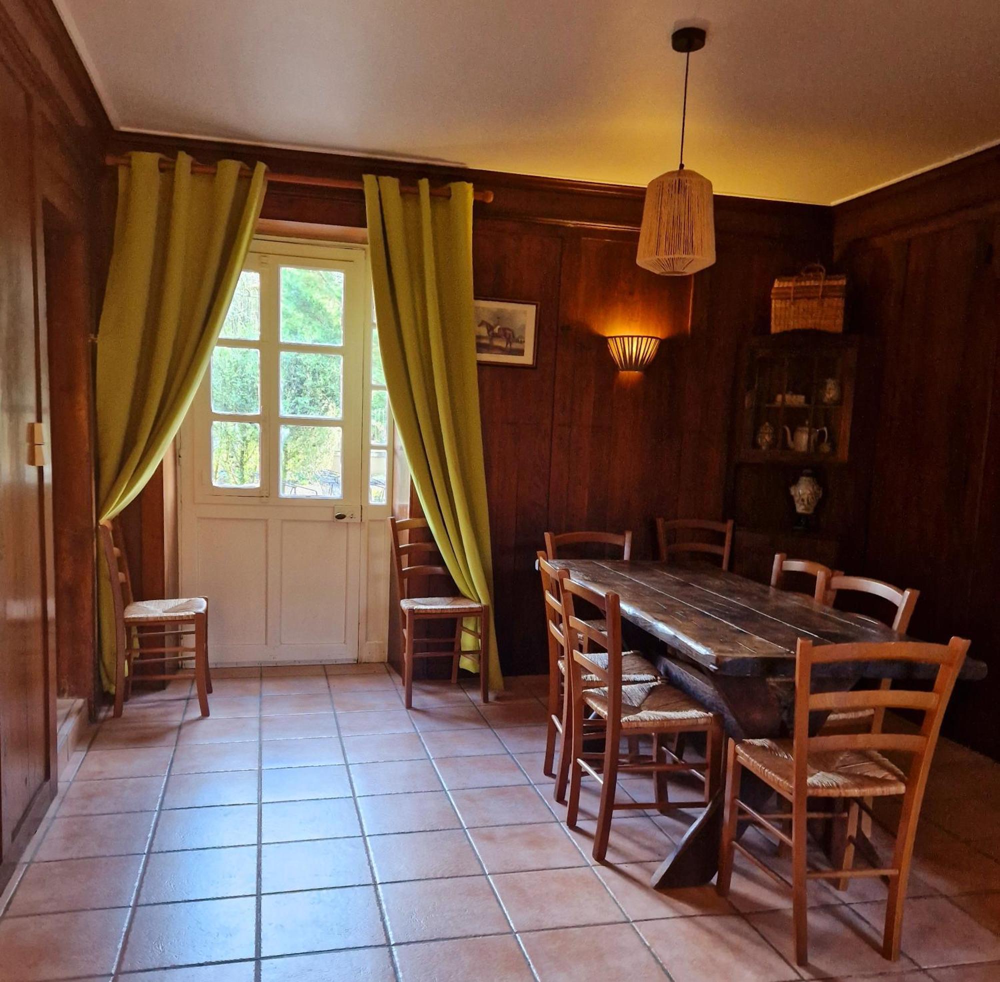 Le Pavillon De St Agnan Hotell Hautefort Exteriör bild