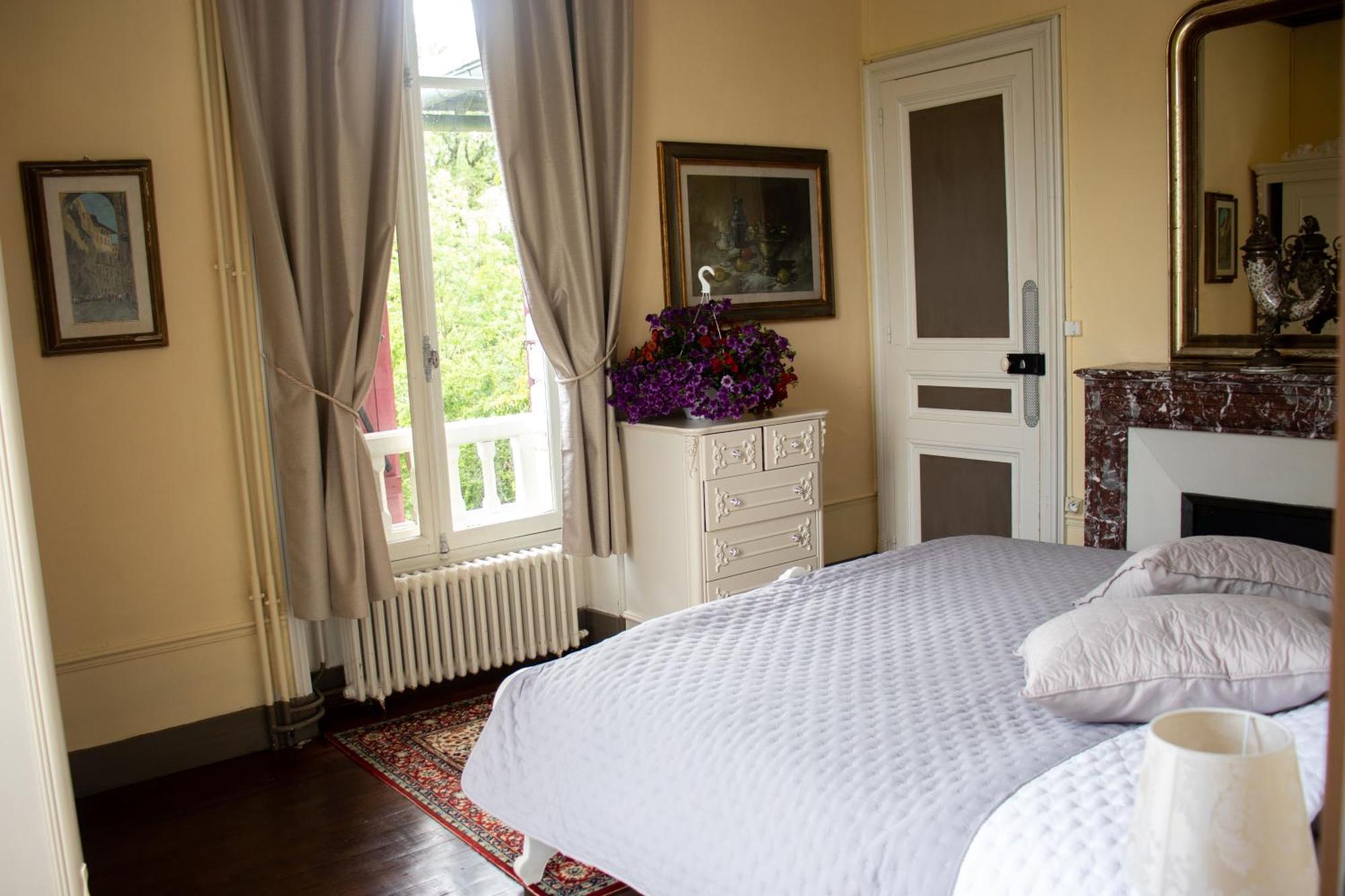 Le Pavillon De St Agnan Hotell Hautefort Exteriör bild