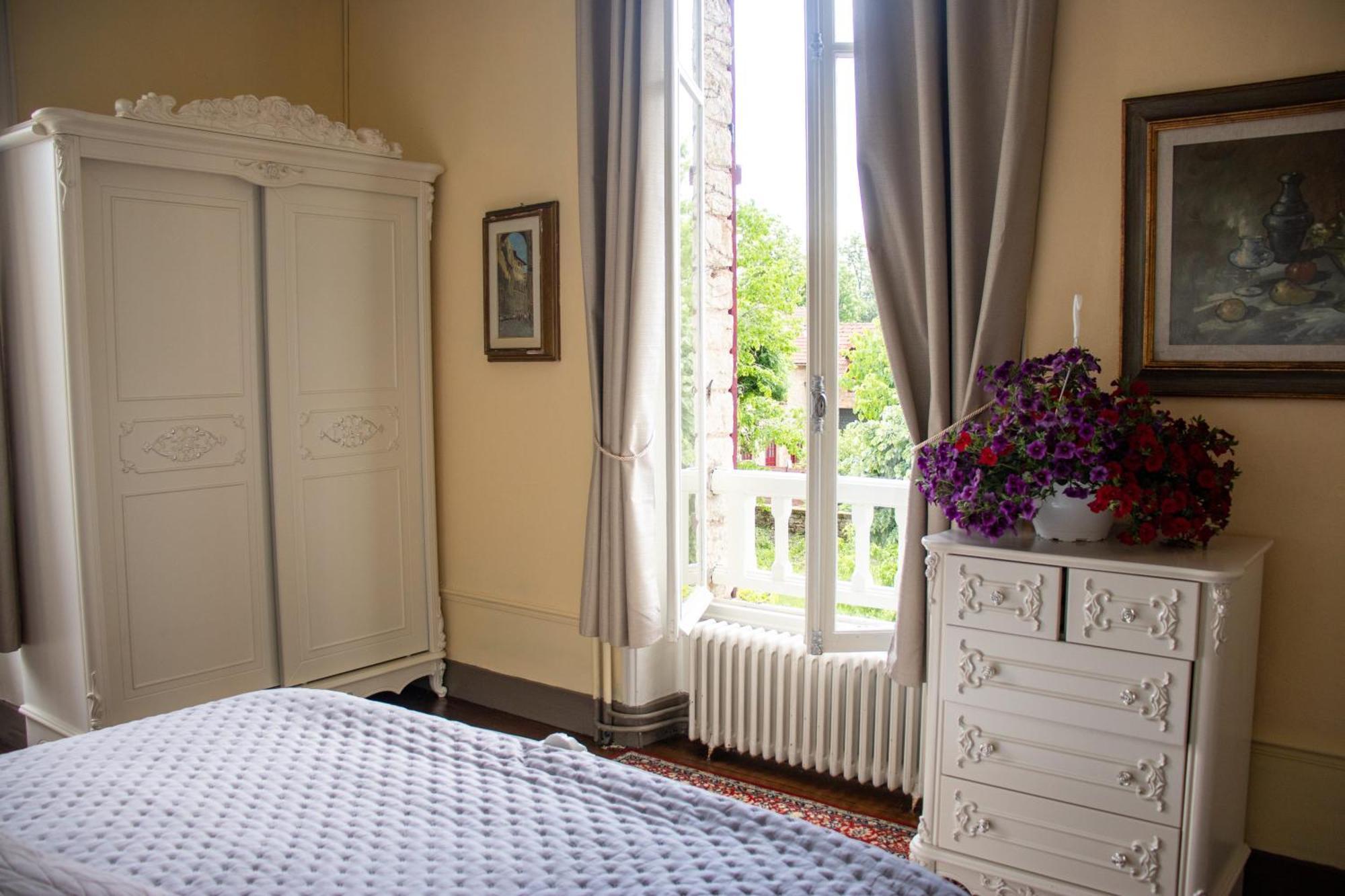 Le Pavillon De St Agnan Hotell Hautefort Exteriör bild