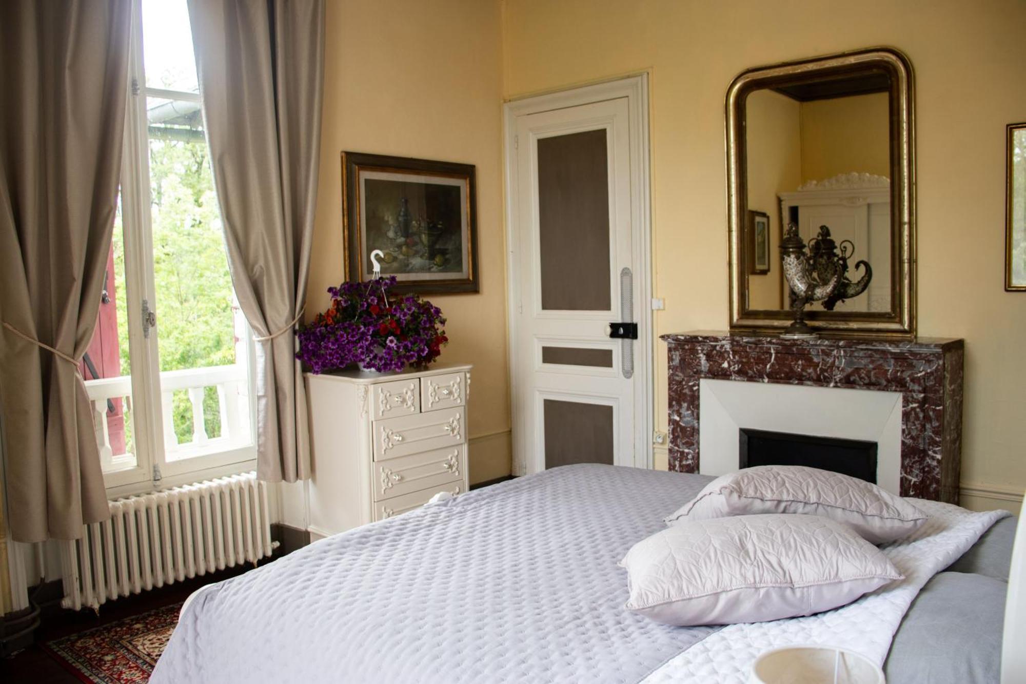 Le Pavillon De St Agnan Hotell Hautefort Exteriör bild